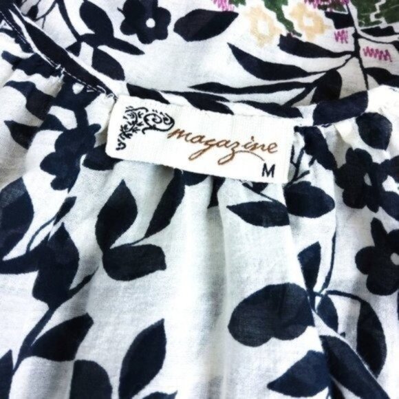 Magazine Gauzy Flutter Sleeve Embroidered Top Size Medium - Picture 5 of 6